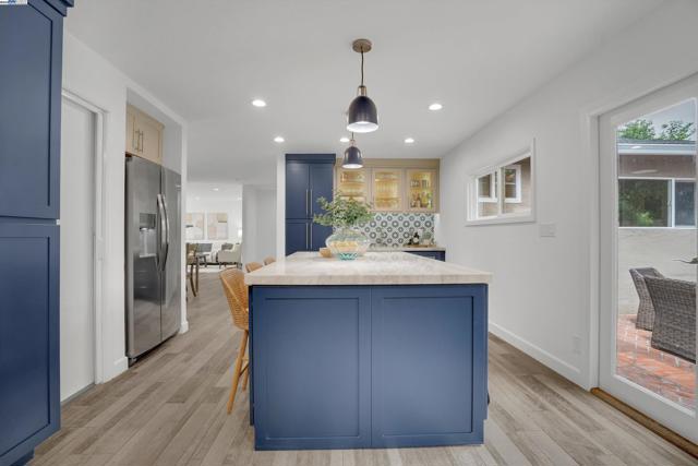 3644 Ashwood Drive, Pleasanton CA: https://media.crmls.org/mediaz/21aa0e96-4e48-468b-84a7-ff086a411b8f.jpg