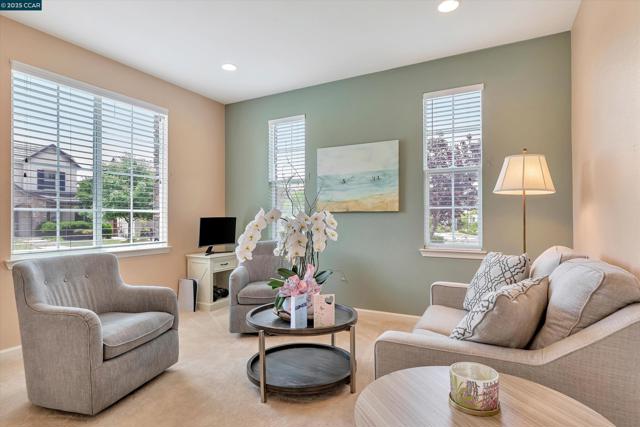 1489 Menton St, Danville CA: https://media.crmls.org/mediaz/21aaa145-b9ee-42d5-9b54-945ef2b115d6.jpg