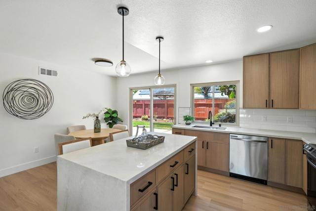 1285 Waxwing Ln, Chula Vista CA: https://media.crmls.org/mediaz/21ab0f2b-3d6a-4742-89be-5affef7a60ad.jpg