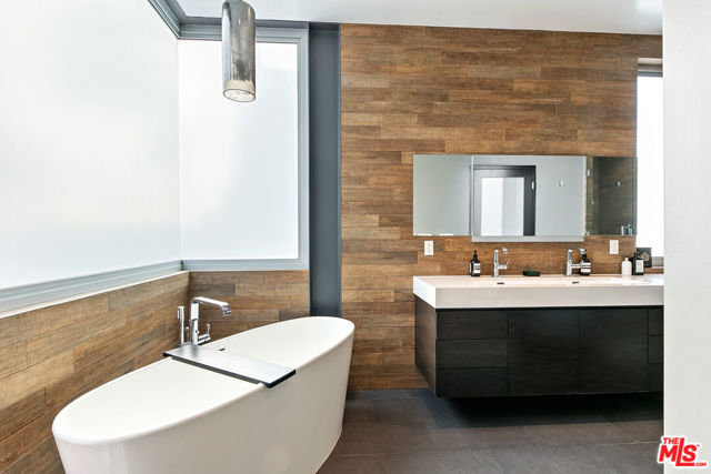 1430 Abbot Kinney Boulevard, Venice CA: https://media.crmls.org/mediaz/21abd632-f7a5-4462-8ec3-17353f6469ef.jpg