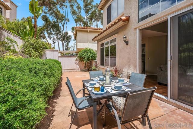 11078 Caminito Alegra, San Diego CA: https://media.crmls.org/mediaz/21ac3e60-611a-45ca-a792-0bd03d56987b.jpg