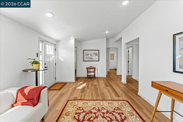 5169 Concord Blvd, Concord CA: https://media.crmls.org/mediaz/21ac5238-e287-4b92-847f-233b077e5601.jpg