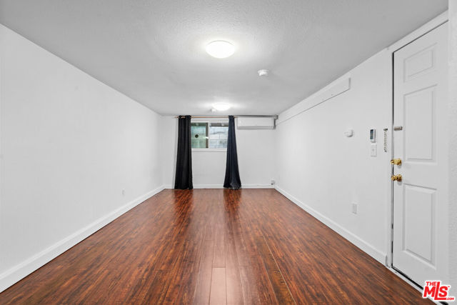 3941 2nd Avenue, Los Angeles CA: https://media.crmls.org/mediaz/21ac5512-ab88-4f87-aa81-e30535e96a66.jpg