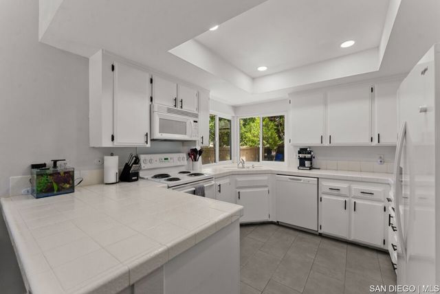 4309 Diegos CT, Fallbrook CA: https://media.crmls.org/mediaz/21acabac-db1f-4b06-9858-13e9f33f54d1.jpg