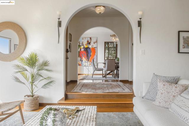 981 Indian Rock Ave, Berkeley CA: https://media.crmls.org/mediaz/21ad081a-d664-4ec1-8944-a62a341c4415.jpg