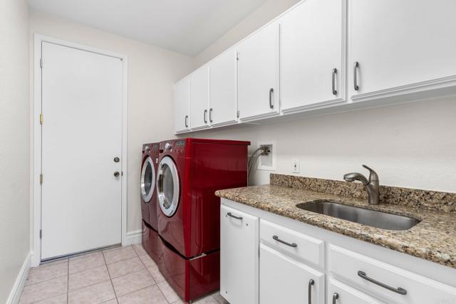 1337 Oak View Way, Escondido CA: https://media.crmls.org/mediaz/21ad3e1a-fc43-4046-bc25-a33d7e3cf2fa.jpg