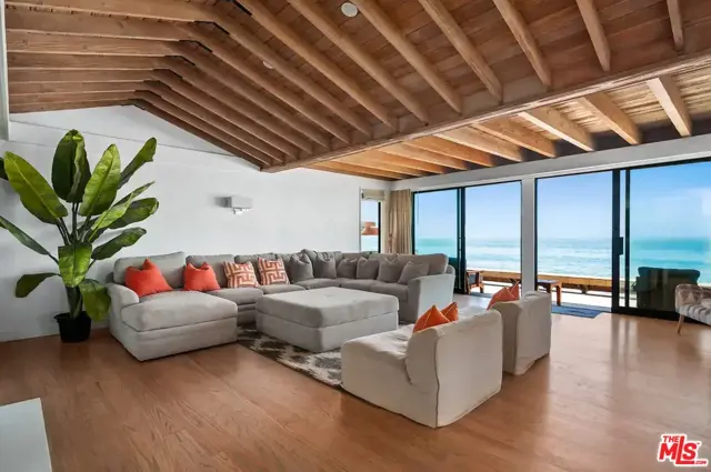 24608 Malibu Road, Malibu CA: https://media.crmls.org/mediaz/21add54a-2954-4ea2-afd7-eb72016c0768.jpg