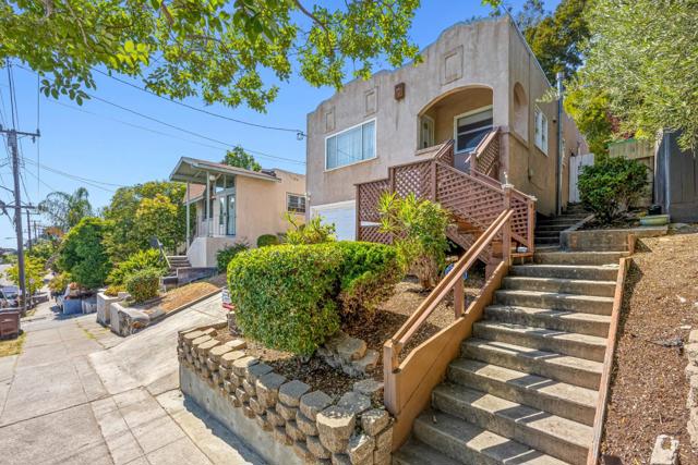 3121 Monticello Avenue, Oakland CA: https://media.crmls.org/mediaz/21addf5b-ed4a-4d6d-8cdc-a720cecfd36e.jpg
