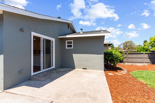 102 W 15Th St, Antioch CA: https://media.crmls.org/mediaz/21ae0596-b0a8-4a66-932b-a5160becc831.jpg
