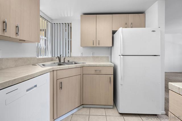 1270 Cleveland Ave, San Diego CA: https://media.crmls.org/mediaz/21ae1eed-2b54-4d69-afec-957cf0e95465.jpg