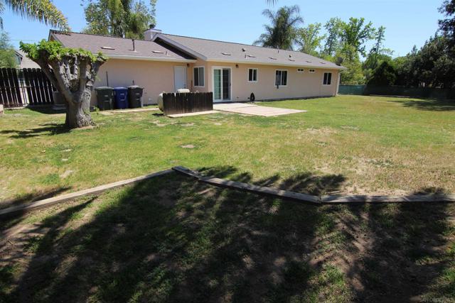 16328 Bassett Court, Ramona CA: https://media.crmls.org/mediaz/21ae2ca3-8179-4e43-b68e-bf604a21a90d.jpg