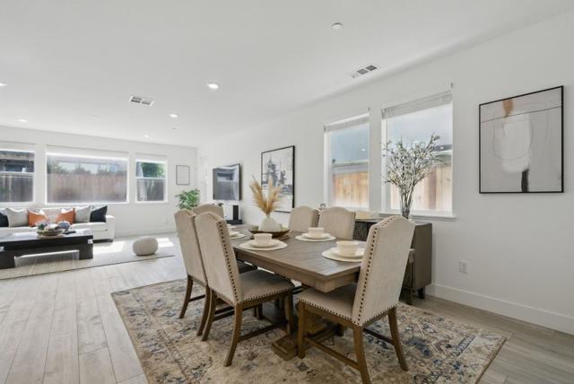 7081 Kirigin Way, Gilroy CA: https://media.crmls.org/mediaz/21ae8ad6-42a6-492a-8eac-443e520a6bf6.jpg