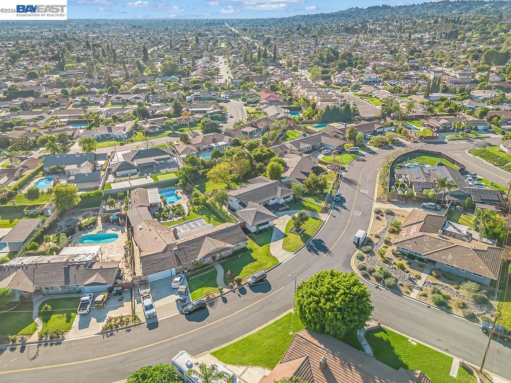 https://media.crmls.org/mediaz/21aef8e0-d75c-4406-bf1b-267457647d2c.jpg?preset=X-Large