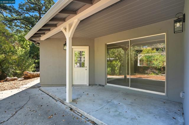 1016 Stone Valley Rd, Alamo CA: https://media.crmls.org/mediaz/21af1ffd-28be-42ba-92d1-398eb3663604.jpg