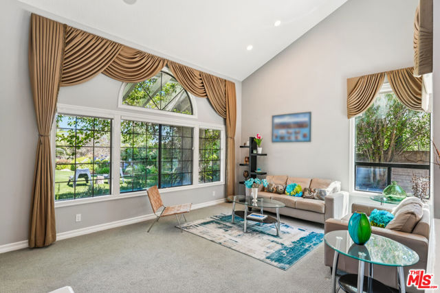 2084 Hopewell Court, Thousand Oaks CA: https://media.crmls.org/mediaz/21af5da7-0c00-48e8-b986-af7efb81f3a6.jpg