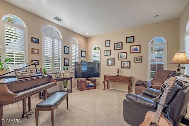 4260 Crabapple Court, Moorpark CA: https://media.crmls.org/mediaz/21af9e9a-c12e-492d-8cab-a638537d182f.jpg
