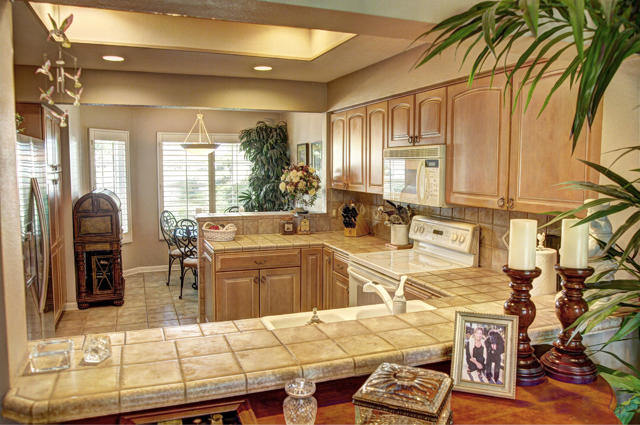 378 Desert Falls E Drive, Palm Desert CA: https://media.crmls.org/mediaz/21afa8c8-0188-4790-b93f-112d8201d76d.jpg