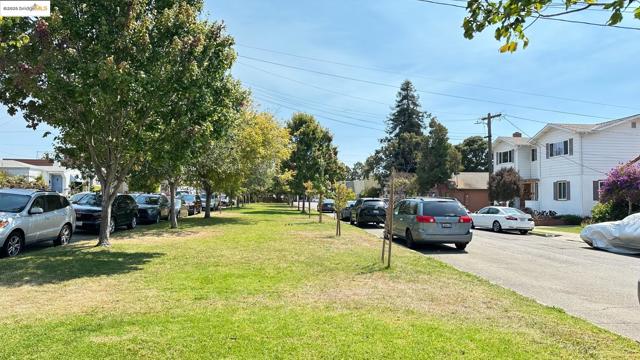840 Key Route Blvd, Albany CA: https://media.crmls.org/mediaz/21b01c25-cd71-4789-a39a-cea2e9eb35df.jpg