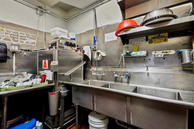 15241526 Irving Street, San Francisco CA: https://media.crmls.org/mediaz/21b02276-1b99-4cd3-8f1c-b222c9b1989b.jpg