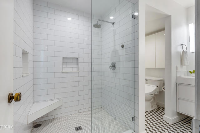 Detail Gallery Image 40 of 47 For 11912 Riverside Dr #20,  Valley Village,  CA 91607 - 2 Beds | 3 Baths