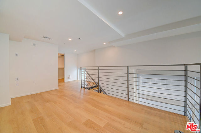 200 W Ocean Boulevard, Long Beach CA: https://media.crmls.org/mediaz/21b0af56-31cf-463b-90f7-3d8504440669.jpg