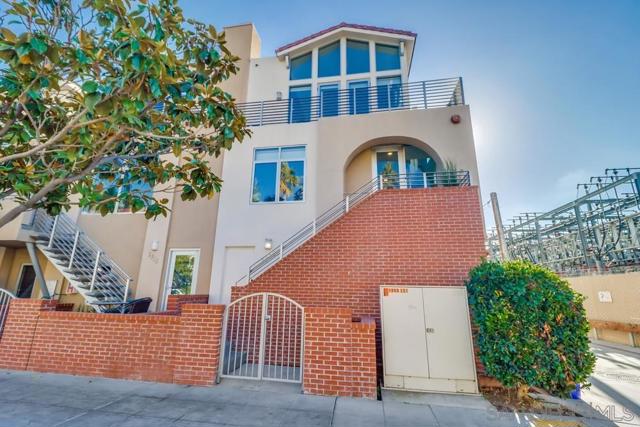 1016 1st St, Coronado CA: https://media.crmls.org/mediaz/21b0bace-1c89-4970-834f-4e3325e3d062.jpg