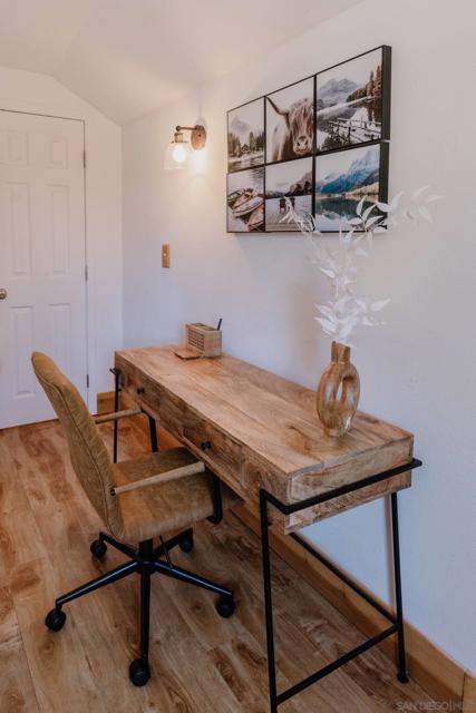 1027 W Country Club Blvd, Big Bear CA: https://media.crmls.org/mediaz/21b0cdc2-d85d-43f9-ad7e-a74706fb702f.jpg