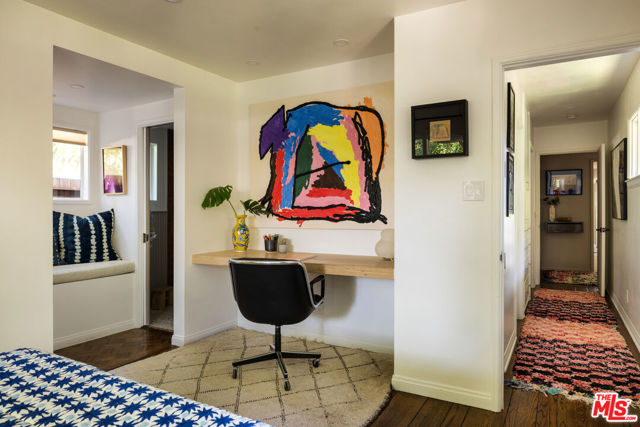 8427 Oswego Street, Sunland CA: https://media.crmls.org/mediaz/21b0ee8f-9183-455a-a4f4-d8f4e64b6085.jpg