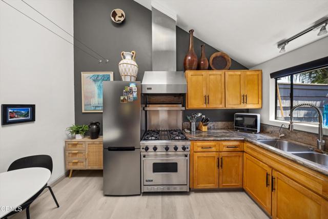 Detail Gallery Image 16 of 48 For 30 S Salinas St #B,  Santa Barbara,  CA 93103 - 3 Beds | 2 Baths