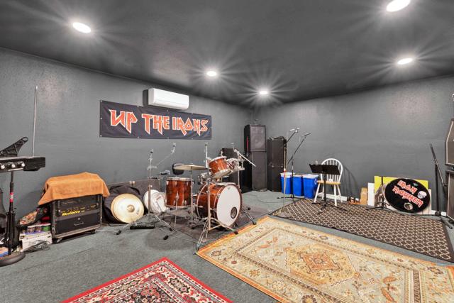 11152 Toyon Hill, Lakeside CA: https://media.crmls.org/mediaz/21b168b3-8be2-43cd-a4af-24fd0b40b9de.jpg