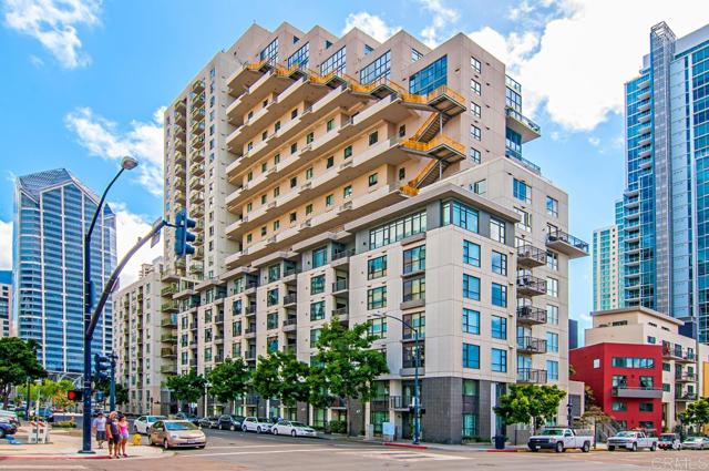1240 India Street, San Diego CA: https://media.crmls.org/mediaz/21b1708c-a298-4c4a-bb6b-baa98822fa10.jpg