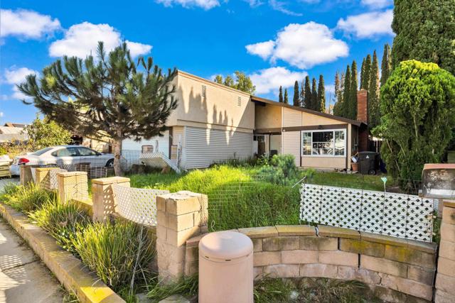 Detail Gallery Image 4 of 14 For 1390 Valencia Loop, Chula Vista,  CA 91910 - 4 Beds | 2 Baths