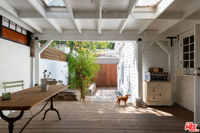 1152 Wilcox Place, Los Angeles CA: https://media.crmls.org/mediaz/21b1a8a6-1146-4ae4-bcc6-cdf95849fb41.jpg