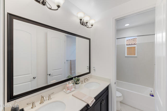 12809 Lone Trail Court, Moorpark CA: https://media.crmls.org/mediaz/21b1e144-ed76-4448-99dc-91eeca31b3ce.jpg