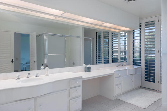 9 Wake Forest Court, Rancho Mirage CA: https://media.crmls.org/mediaz/21b1e94a-2935-4251-94a3-bfa20811c538.jpg