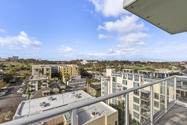 850 Beech St, San Diego CA: https://media.crmls.org/mediaz/21b24025-83ac-43a8-865d-ece5aa86a9f3.jpg