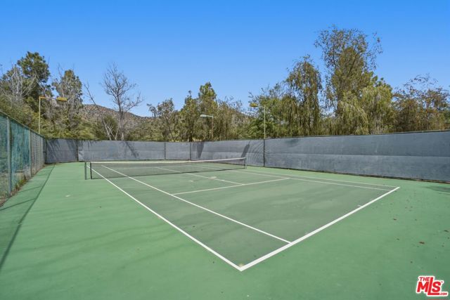 675 Oak Run Trail, Oak Park CA: https://media.crmls.org/mediaz/21b36b2c-603d-4830-9233-d5513241e184.jpg