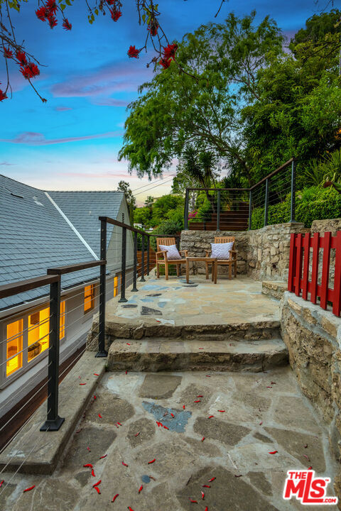 2620 Rutherford Drive, Los Angeles CA: https://media.crmls.org/mediaz/21b39d82-d7c5-48a3-8954-224409723ef4.jpg