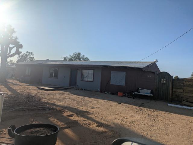 59318 Sunny Sands Drive, Yucca Valley CA: https://media.crmls.org/mediaz/21b42958-477c-40c4-b0fc-1205dd297e5f.jpg