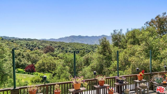 20730 Hillside Drive, Topanga CA: https://media.crmls.org/mediaz/21b47ece-a5b1-40cf-b2c5-131e15fb30ce.jpg