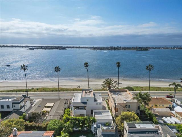 3535 Riviera Drive, San Diego CA: https://media.crmls.org/mediaz/21b4904b-cb29-421b-bcf1-2fb3ff397769.jpg