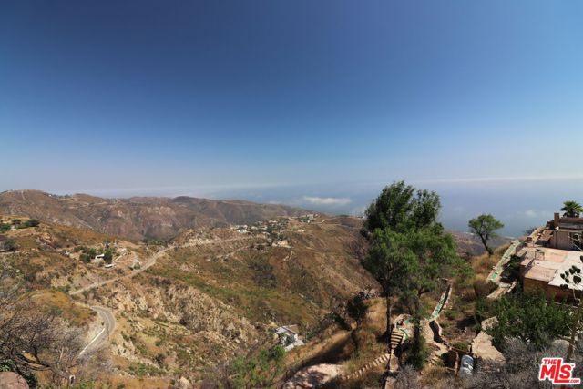 24734 W Saddle Peak Road, Malibu CA: https://media.crmls.org/mediaz/21b52b50-9a2a-4cab-83e4-82cbeeee6bd5.jpg