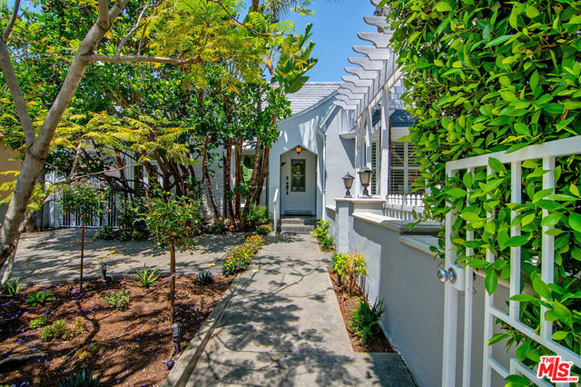 1067 Hi Point Street, Los Angeles CA: https://media.crmls.org/mediaz/21b5314d-fc58-497c-8aa9-7eb719c5d58a.jpg