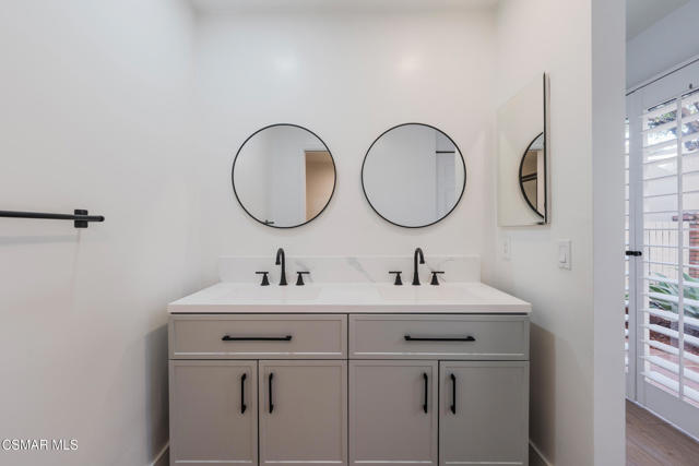 4524 Greengate Court, Westlake Village CA: https://media.crmls.org/mediaz/21b54fab-222c-400c-a8e8-a56814f10b24.jpg