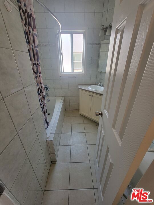 5306 Vantage Avenue, Valley Village CA: https://media.crmls.org/mediaz/21b55567-b419-43c8-8250-619292708d33.jpg