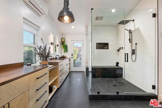 Image 13 of 33 For 8730 Encino Avenue