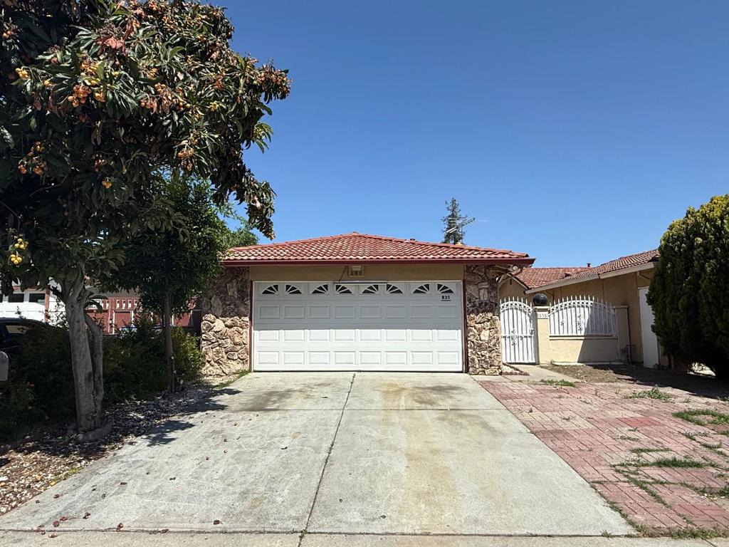 835 Saraband Way