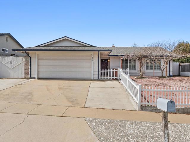 18625 Northridge Drive, Salinas CA: https://media.crmls.org/mediaz/21b57fd2-ce57-4b28-8726-1d4724b07810.jpg