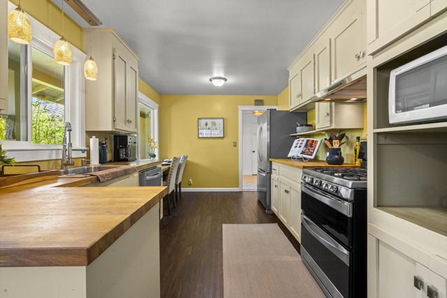 910 Monica Lane, Campbell CA: https://media.crmls.org/mediaz/21b5b45c-87d9-478d-a8a0-e7eca6c8075f.jpg