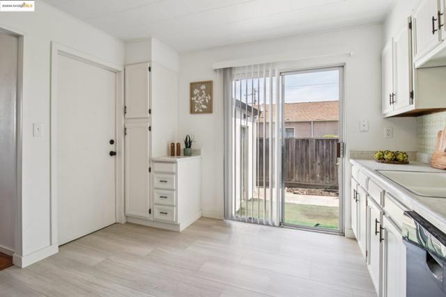 1881 Dolly Ave, San Leandro CA: https://media.crmls.org/mediaz/21b5f81c-d493-4fb1-99ff-e7d068438b8e.jpg